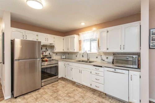 10 Patterson Crescent, Red Deer, AB - Indoor Photo Showing Kitchen With Double Sink