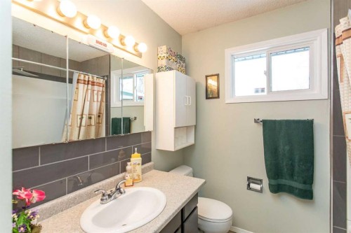 10 Patterson Crescent, Red Deer, AB - Indoor Photo Showing Bathroom