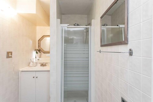 10 Patterson Crescent, Red Deer, AB - Indoor Photo Showing Bathroom