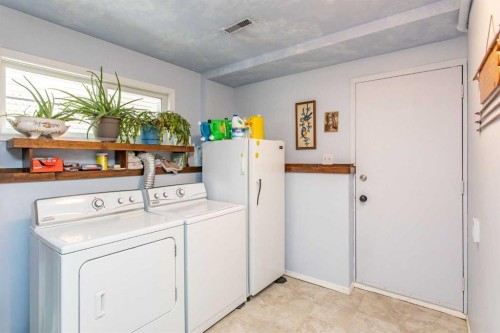 10 Patterson Crescent, Red Deer, AB - Indoor Photo Showing Laundry Room