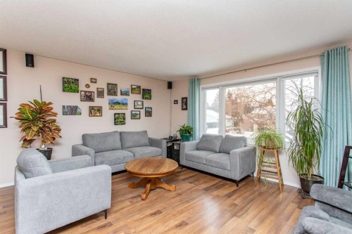 10 Patterson Crescent, Red Deer, AB - Indoor Photo Showing Living Room
