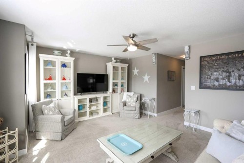 5 Trebble Close, Red Deer, AB - Indoor Photo Showing Living Room