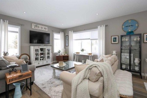 5 Trebble Close, Red Deer, AB - Indoor Photo Showing Living Room