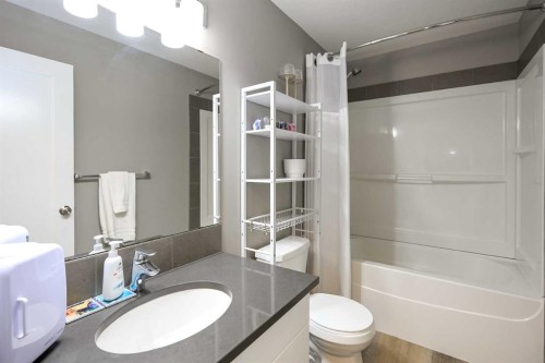 5 Trebble Close, Red Deer, AB - Indoor Photo Showing Bathroom