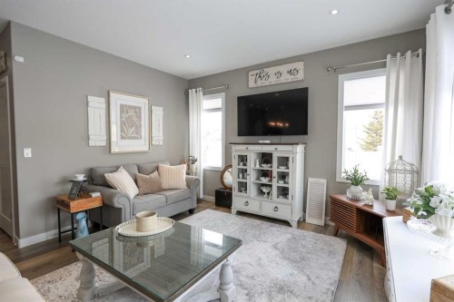 5 Trebble Close, Red Deer, AB - Indoor Photo Showing Living Room