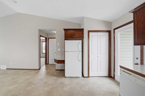 159 Lanterman Close, Red Deer, AB - Indoor Photo Showing Kitchen