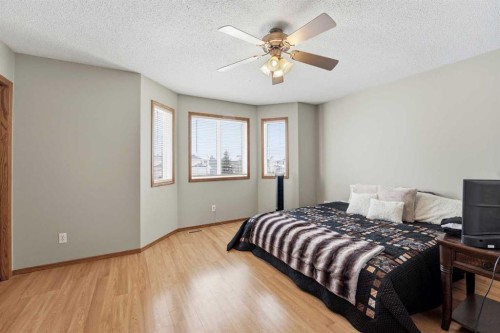 41 Winston Place, Blackfalds, AB - Indoor Photo Showing Bedroom