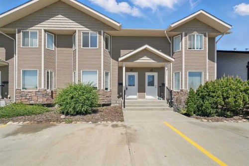 41 Winston Place, Blackfalds, AB - Outdoor With Facade