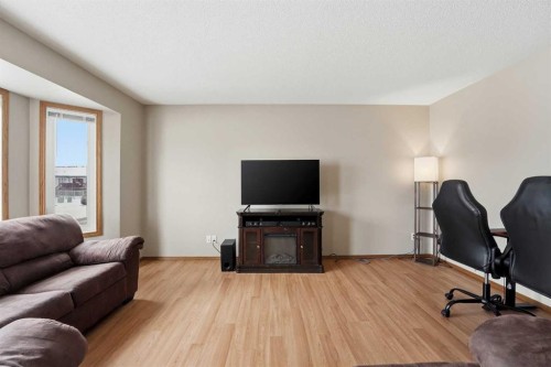 41 Winston Place, Blackfalds, AB - Indoor Photo Showing Living Room