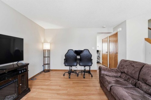 41 Winston Place, Blackfalds, AB - Indoor Photo Showing Living Room