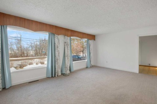 31 Jarvis Bay Drive, Jarvis Bay, AB - Indoor Photo Showing Other Room