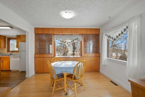 31 Jarvis Bay Drive, Jarvis Bay, AB - Indoor Photo Showing Dining Room
