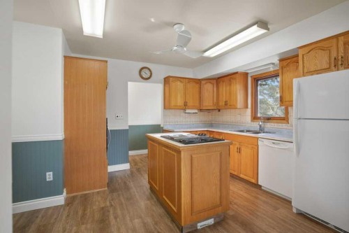 31 Jarvis Bay Drive, Jarvis Bay, AB - Indoor Photo Showing Kitchen With Double Sink