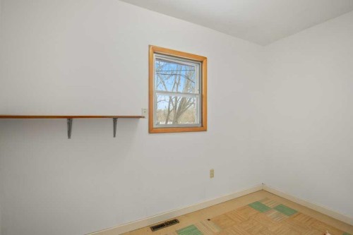 31 Jarvis Bay Drive, Jarvis Bay, AB - Indoor Photo Showing Other Room