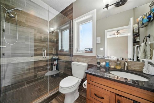6511 57 Street, Olds, AB - Indoor Photo Showing Bathroom