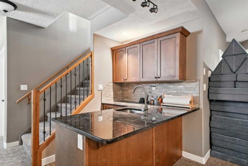 6511 57 Street, Olds, AB - Indoor Photo Showing Kitchen