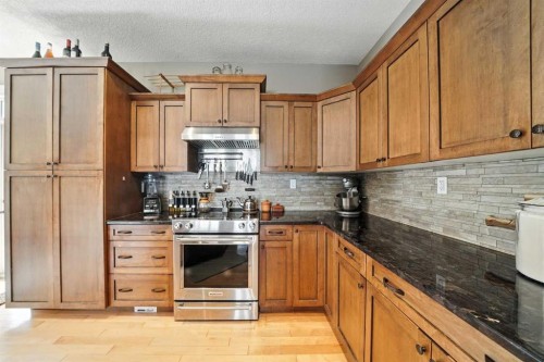 6511 57 Street, Olds, AB - Indoor Photo Showing Kitchen