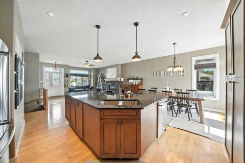 6511 57 Street, Olds, AB - Indoor Photo Showing Kitchen With Upgraded Kitchen