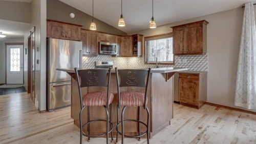 33 Parkside Crescent, Blackfalds, AB - Indoor Photo Showing Kitchen With Stainless Steel Kitchen With Upgraded Kitchen