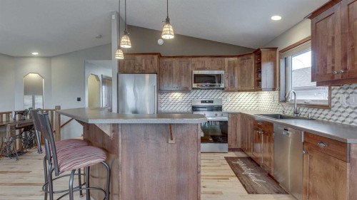 33 Parkside Crescent, Blackfalds, AB - Indoor Photo Showing Kitchen With Stainless Steel Kitchen With Upgraded Kitchen