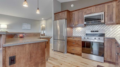 33 Parkside Crescent, Blackfalds, AB - Indoor Photo Showing Kitchen With Stainless Steel Kitchen