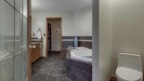 33 Parkside Crescent, Blackfalds, AB - Indoor Photo Showing Bathroom