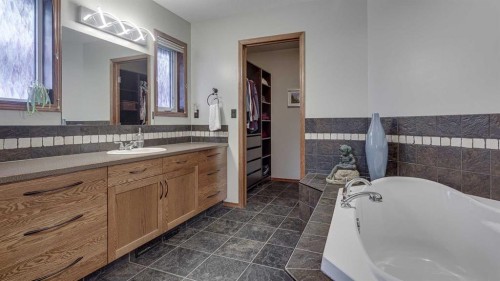 33 Parkside Crescent, Blackfalds, AB - Indoor Photo Showing Bathroom