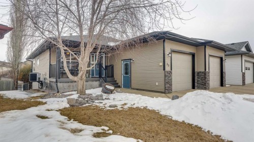 33 Parkside Crescent, Blackfalds, AB - Outdoor With Facade