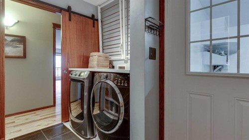 33 Parkside Crescent, Blackfalds, AB - Indoor Photo Showing Laundry Room