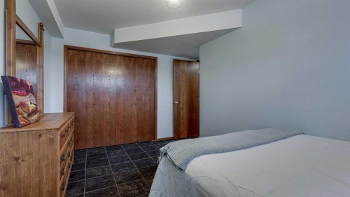 33 Parkside Crescent, Blackfalds, AB - Indoor Photo Showing Bedroom