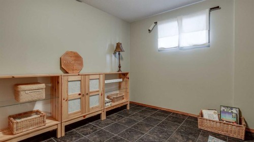 33 Parkside Crescent, Blackfalds, AB - Indoor Photo Showing Other Room