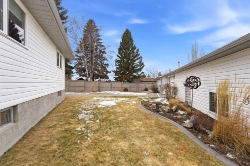 40 Connell Close, Red Deer, AB - Outdoor