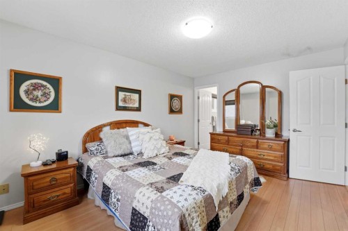 40 Connell Close, Red Deer, AB - Indoor Photo Showing Bedroom
