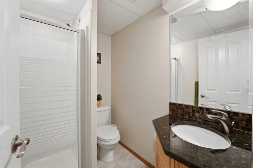 40 Connell Close, Red Deer, AB - Indoor Photo Showing Bathroom