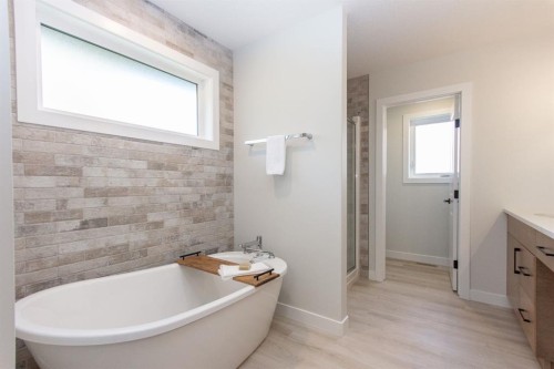 165 Thompson Crescent, Red Deer, AB - Indoor Photo Showing Bathroom