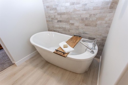 165 Thompson Crescent, Red Deer, AB - Indoor Photo Showing Bathroom