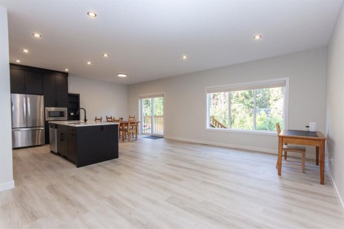 165 Thompson Crescent, Red Deer, AB - Indoor Photo Showing Kitchen