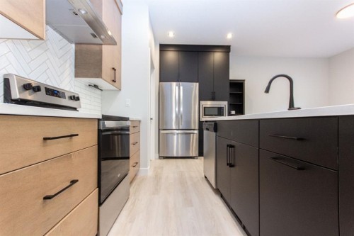 165 Thompson Crescent, Red Deer, AB - Indoor Photo Showing Kitchen With Upgraded Kitchen