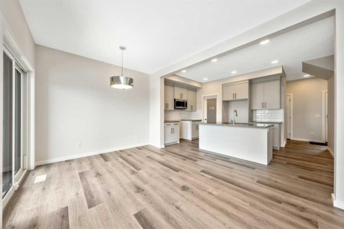 374 Heritage Boulevard, Cochrane, AB - Indoor Photo Showing Kitchen