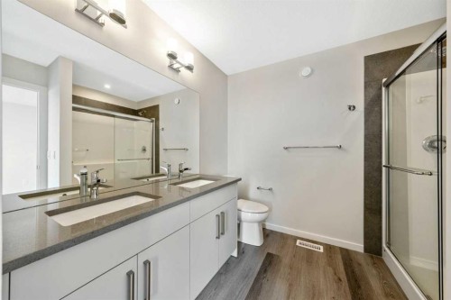 374 Heritage Boulevard, Cochrane, AB - Indoor Photo Showing Bathroom