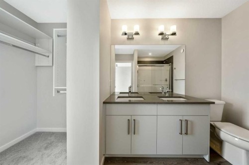 374 Heritage Boulevard, Cochrane, AB - Indoor Photo Showing Bathroom