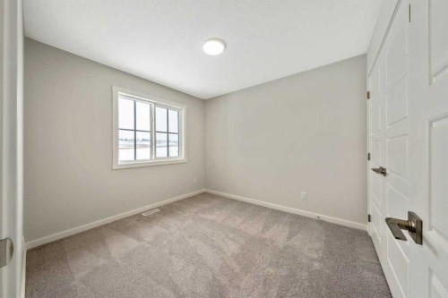 374 Heritage Boulevard, Cochrane, AB - Indoor Photo Showing Other Room