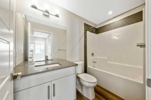 374 Heritage Boulevard, Cochrane, AB - Indoor Photo Showing Bathroom