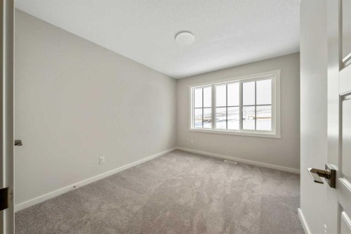 374 Heritage Boulevard, Cochrane, AB - Indoor Photo Showing Other Room