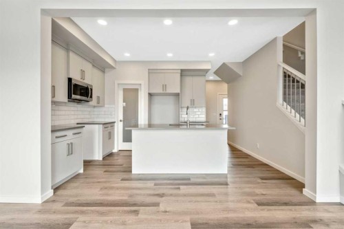 374 Heritage Boulevard, Cochrane, AB - Indoor Photo Showing Kitchen With Upgraded Kitchen
