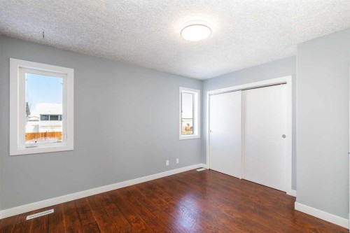 94 Drummond, Red Deer, AB - Indoor Photo Showing Other Room