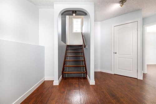 94 Drummond, Red Deer, AB - Indoor Photo Showing Other Room