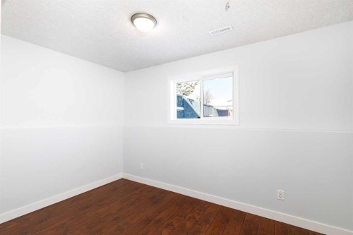 94 Drummond, Red Deer, AB - Indoor Photo Showing Other Room