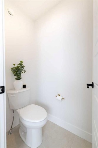 192 Amblestone Crescent Nw, Calgary, AB - Indoor Photo Showing Bathroom