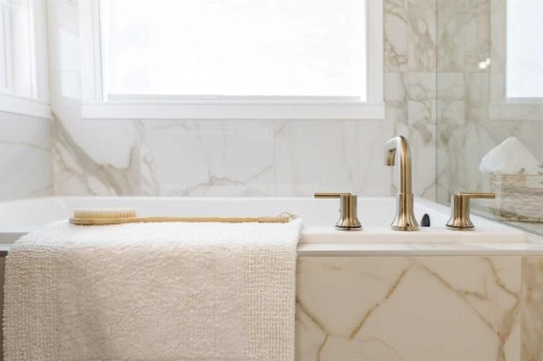 192 Amblestone Crescent Nw, Calgary, AB - Indoor Photo Showing Bathroom